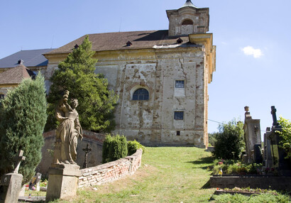sv. Barbora před stejnojmenným kostelem